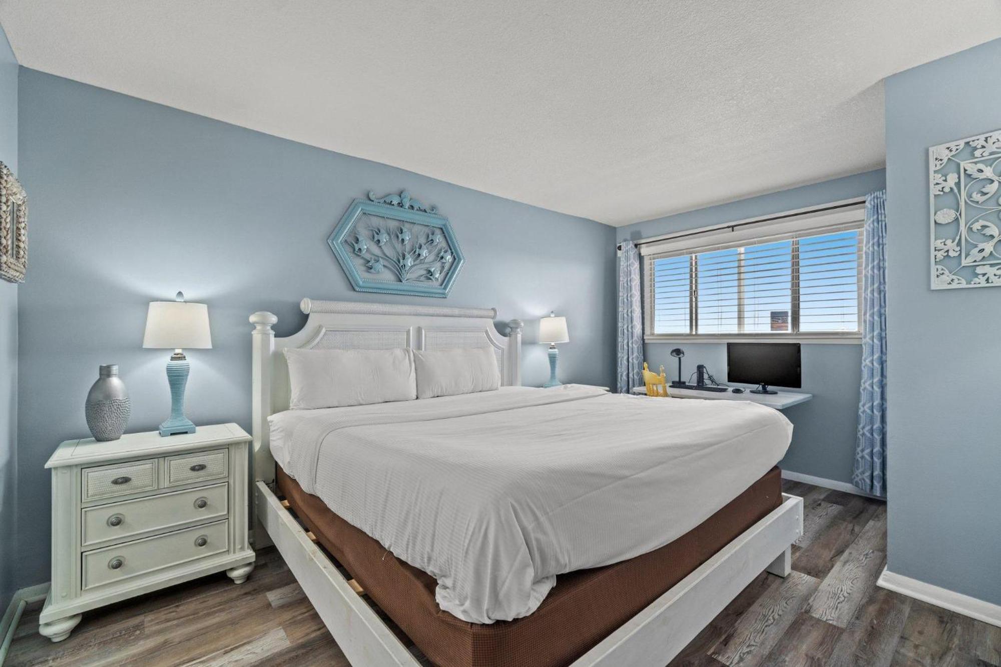 The Summit 712 Apartment
